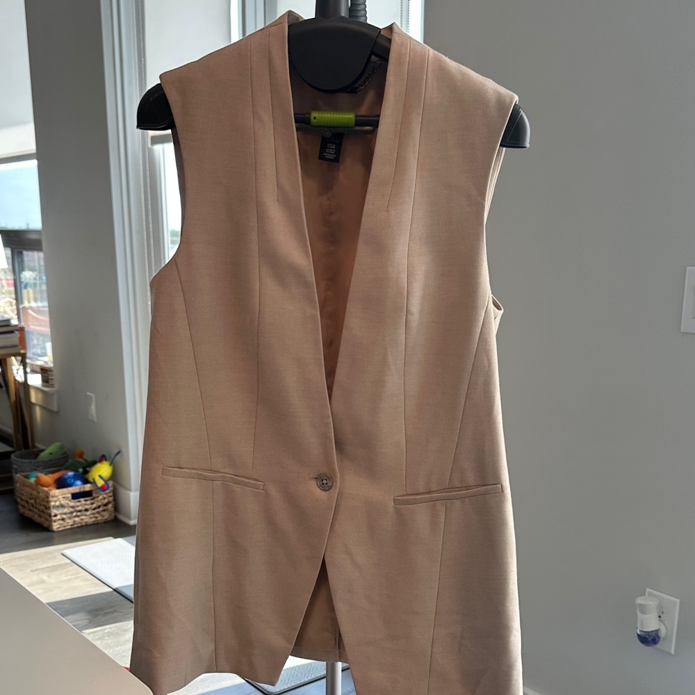 White House Black Market Beige Sleeveless Vest